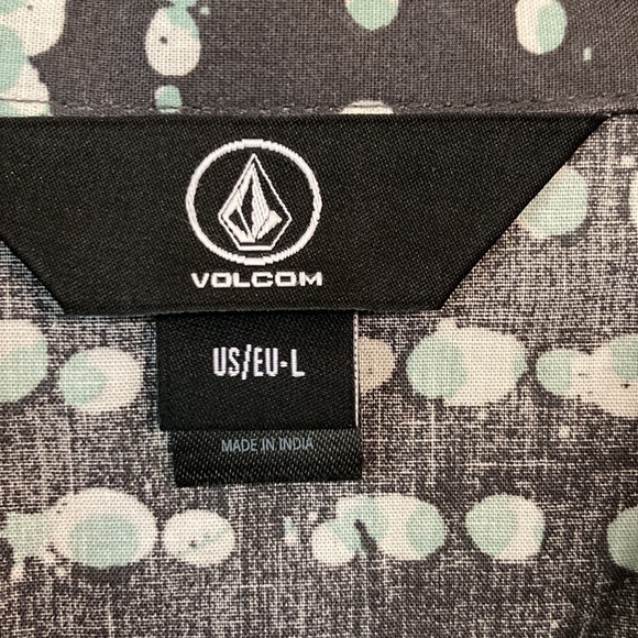 NWT Volcom Tremble Woven Button Down - Picture 6 of 8